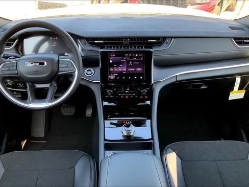 New 2025 Jeep Grand Cherokee L Altitude image 6