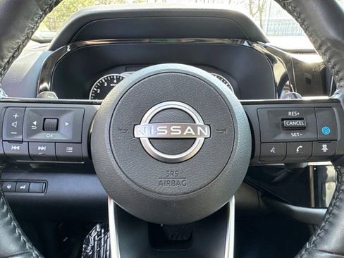 Used 2024 Nissan Pathfinder SL AWD/4WD image 2