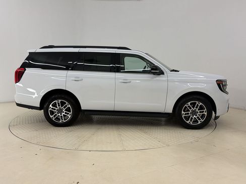 Certified 2025 Ford Expedition Active AWD/4WD image 8