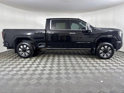 Used 2025 GMC Sierra 3500 Denali Ultimate AWD/4WD image 2