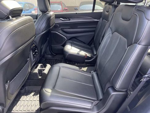 Used 2023 Jeep Grand Cherokee L Limited w/ Luxury Tech Group II AWD/4WD image 15