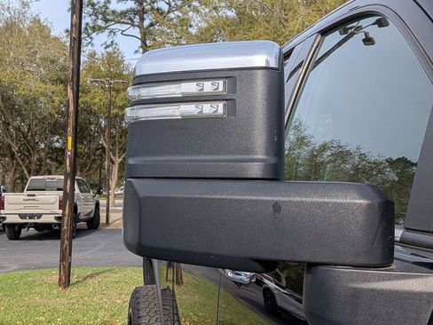 Used 2021 Chevrolet Silverado 2500 High Country w/ Z71 Off-Road Package image 11