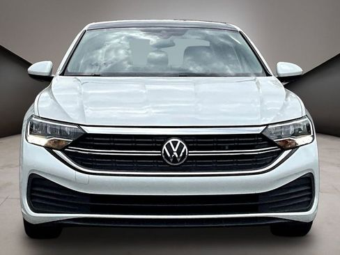 Used 2023 Volkswagen Jetta SE w/ Panoramic Sunroof Package FWD image 2