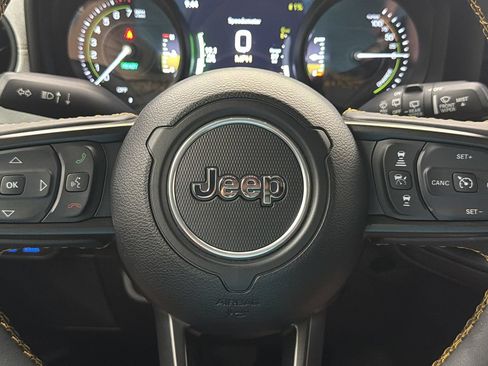 Used 2024 Jeep Wrangler Unlimited w/ Convenience Group AWD/4WD image 28