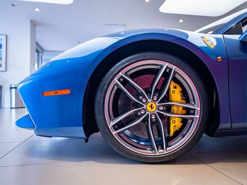 Used 2017 Ferrari 488 Spider image 3