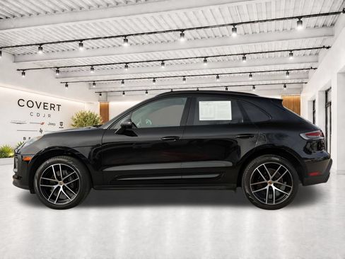 Used 2025 Porsche Macan AWD/4WD image 4