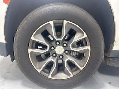 Used 2022 Chevrolet Suburban LT RWD image 11