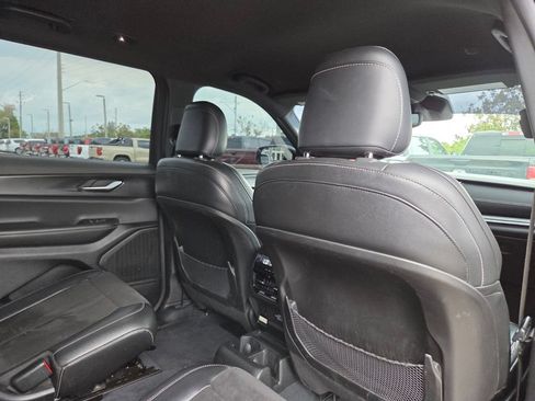 Used 2023 Jeep Grand Cherokee L Laredo RWD image 17