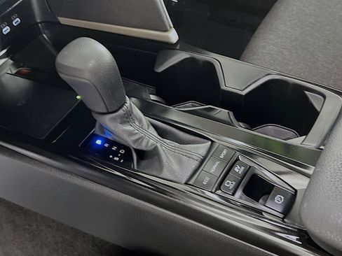 Used 2025 Toyota Camry LE w/ Convenience Package image 24