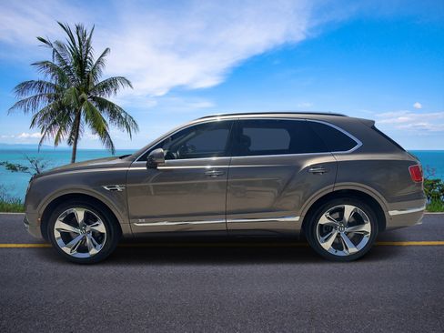 Used 2018 Bentley Bentayga image 29