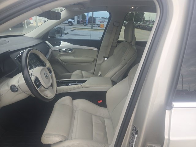 Used 2018 Volvo XC90 T6 Momentum w/ Convenience Package AWD/4WD image 19