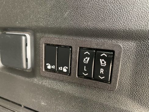 Used 2023 Chevrolet Tahoe High Country image 24