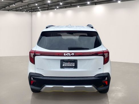 Used 2024 Kia Seltos EX AWD/4WD image 7