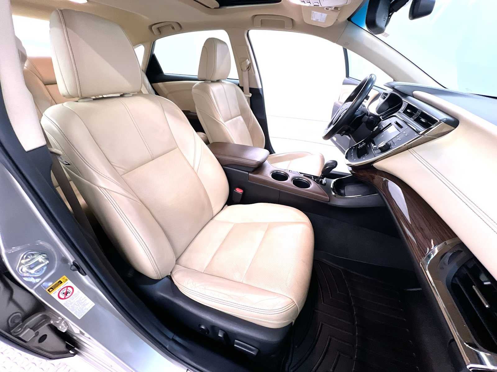 Used 2015 Toyota Avalon Limited w/ Technology Package FWD image 38