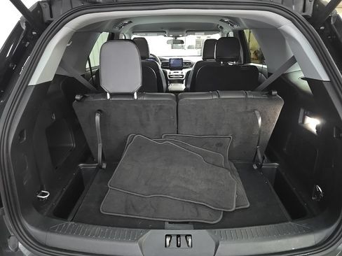 Used 2024 Ford Explorer XLT w/ Equipment Group 202A AWD/4WD image 17