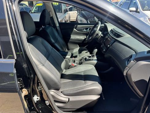 Used 2018 Nissan Rogue SL w/ Premium Package FWD image 12