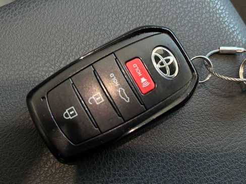 Used 2025 Toyota Camry LE image 28