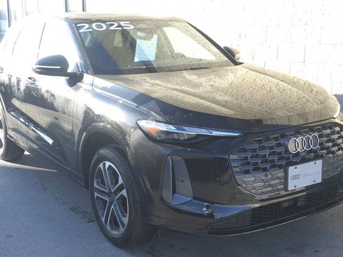 Certified 2025 Audi Q5 Premium w/ Convenience Package image 1