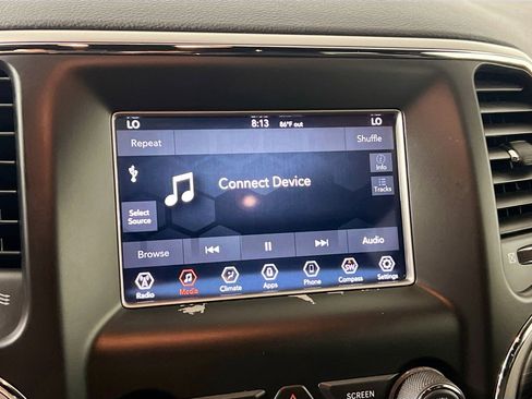 Used 2019 Jeep Grand Cherokee Laredo AWD/4WD image 28