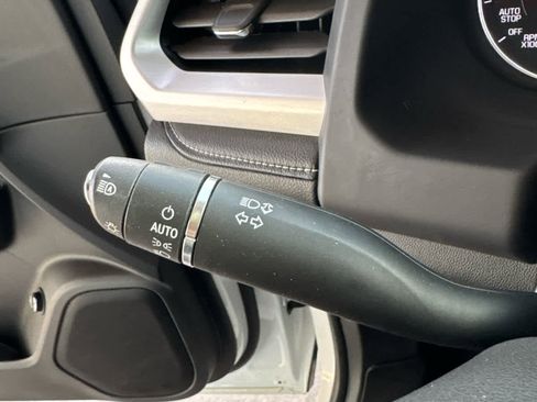 Used 2022 GMC Acadia SLE w/ Driver Convenience Package image 17