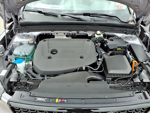 New 2026 Volvo XC40 B5 Plus w/ Climate Package image 12