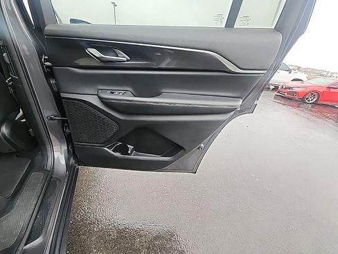 Used 2023 Jeep Grand Cherokee L Laredo image 30