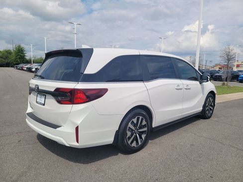 Certified 2025 Honda Odyssey EX-L image 3
