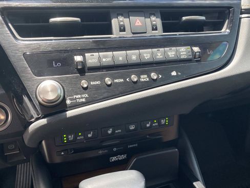 Used 2022 Lexus ES 350 Ultra Luxury w/ Accessory Package 2 FWD image 23