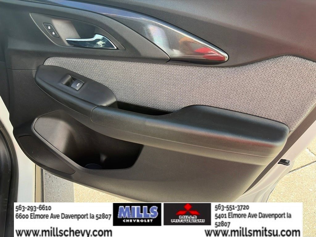 Used 2023 Chevrolet TrailBlazer LT FWD image 28