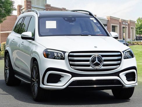 Certified 2026 Mercedes-Benz GLS 580 4MATIC image 3