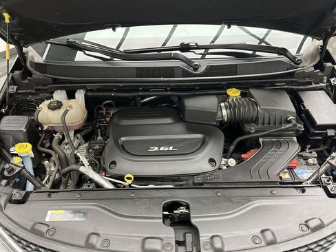 Used 2019 Chrysler Pacifica Touring-L FWD image 27