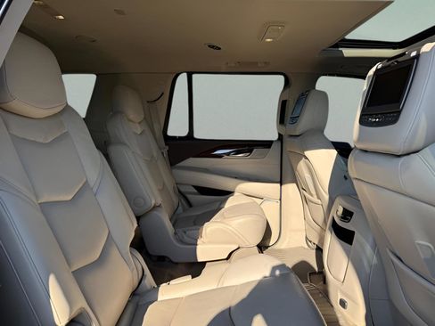 Used 2017 Cadillac Escalade Luxury image 10