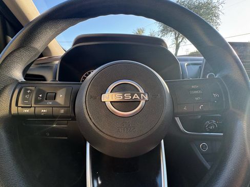 Used 2023 Nissan Rogue S FWD image 14