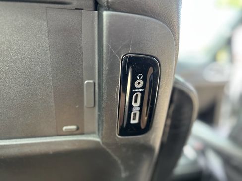 Used 2018 Chrysler Pacifica Touring-L Plus FWD image 22
