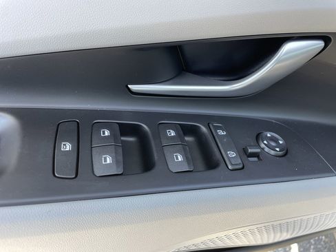 New 2026 Hyundai Elantra Limited FWD image 26