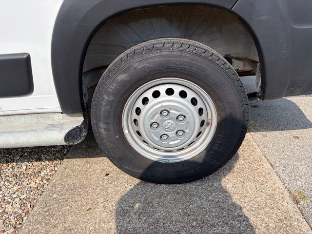 Used 2025 RAM ProMaster 2500 w/ U-Haul Equipment Group FWD image 21