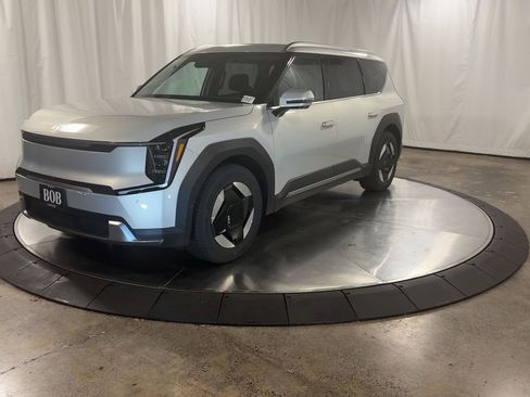 New 2026 Kia EV9 Wind image 4