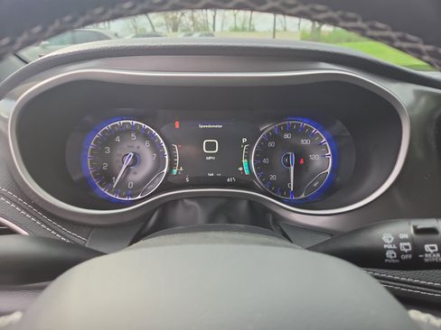 New 2026 Chrysler Pacifica Select AWD/4WD image 4