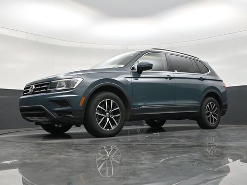 Used 2021 Volkswagen Tiguan SE w/ Panoramic Sunroof Package FWD image 20