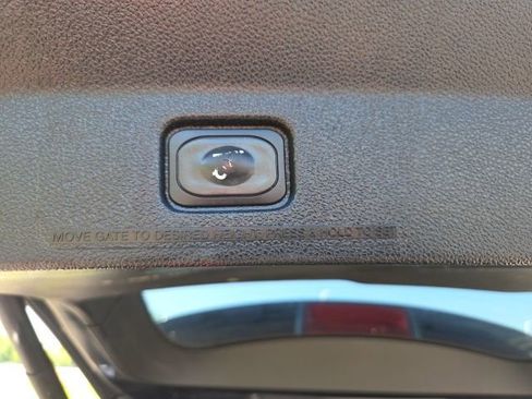 Used 2017 Ford Explorer XLT w/ Equipment Group 202A AWD/4WD image 14
