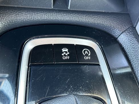 Used 2024 Toyota Corolla Cross XLE FWD image 28