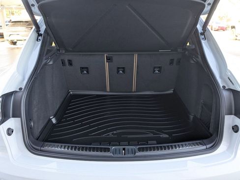 New 2026 Porsche Macan image 23