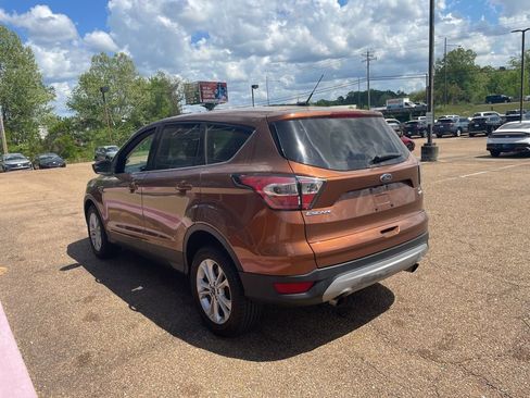 Used 2017 Ford Escape SE image 6