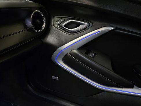Used 2018 Chevrolet Camaro SS RWD image 30