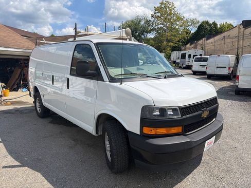Used 2019 Chevrolet Express 2500 w/ Driver Convenience Package RWD image 17