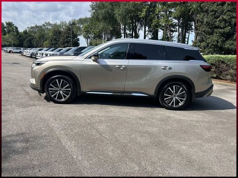 Used 2023 INFINITI QX60 Sensory w/ Cargo Package FWD image 4