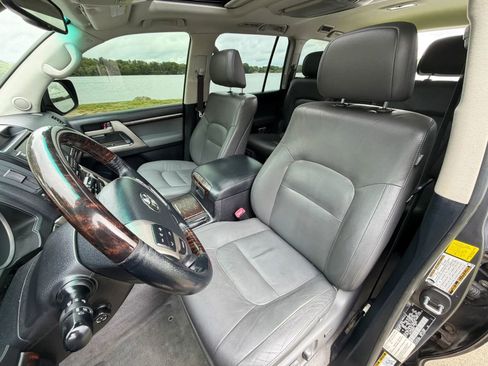 Used 2011 Toyota Land Cruiser w/ Upgrade Pkg AWD/4WD image 47