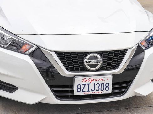 Used 2022 Nissan Versa SV FWD image 11
