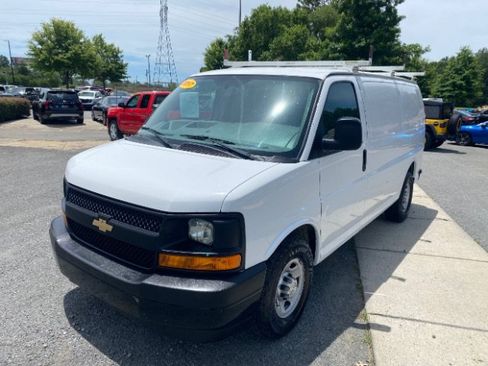 Used 2017 Chevrolet Express 2500 RWD image 1