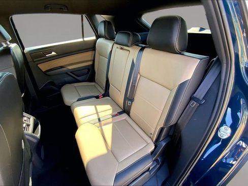 Certified 2022 Volkswagen Atlas Cross Sport SE FWD image 25